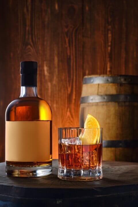 Scotch Whisky fles en glas